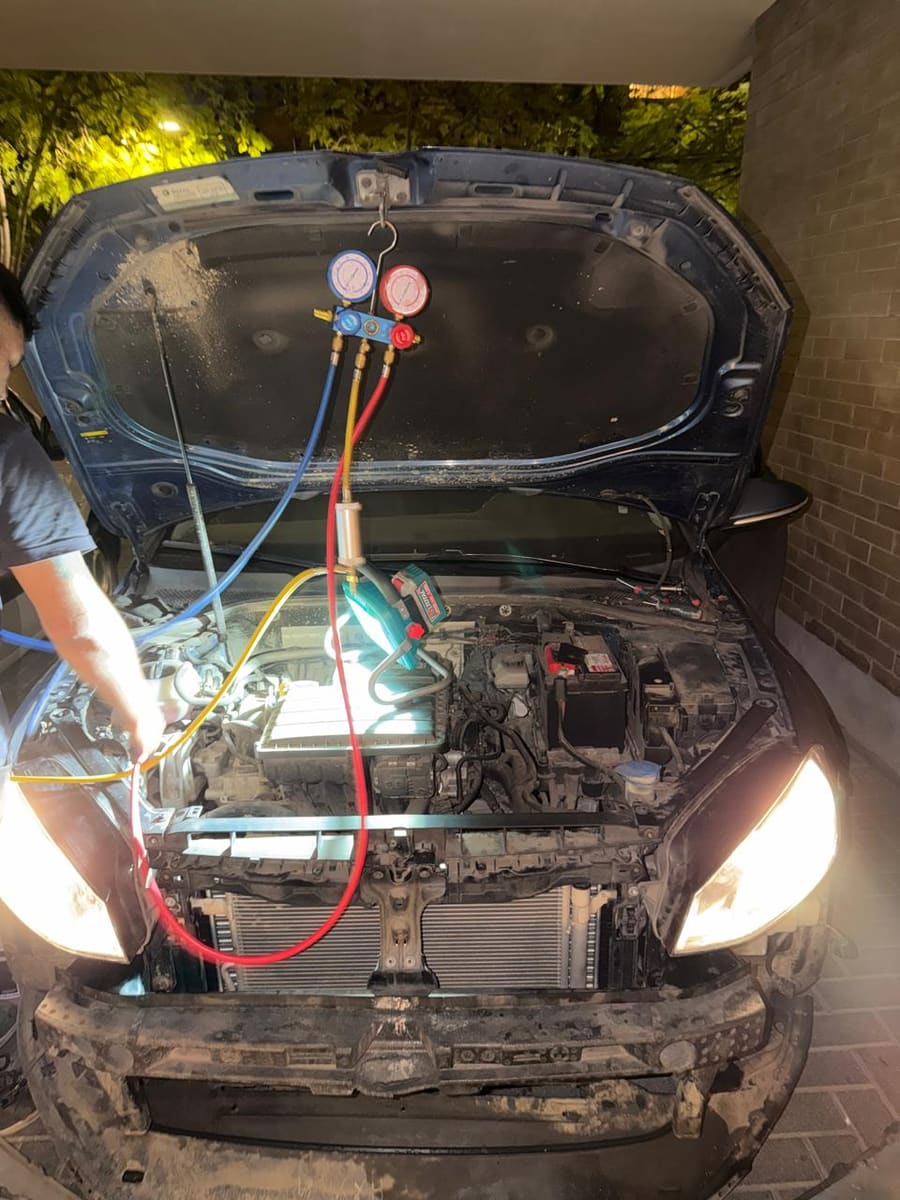 Servicio de recarga de gas R134a automotriz a domicilio en Santiago de Chile